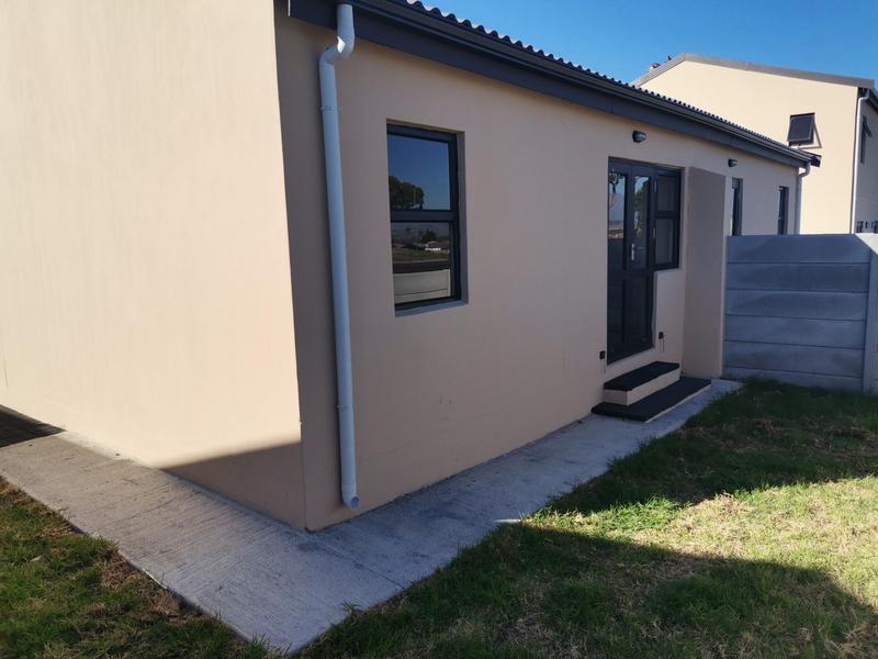 To Let 2 Bedroom Property for Rent in Austinville Western Cape